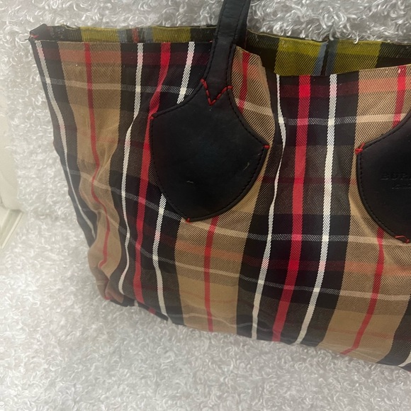 BURBERRY Reversible Tote Bag - Picture 3 of 15